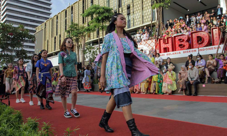 Berbagai Kalangan Meriahkan Parade Kebaya Nusantara di Jakarta
