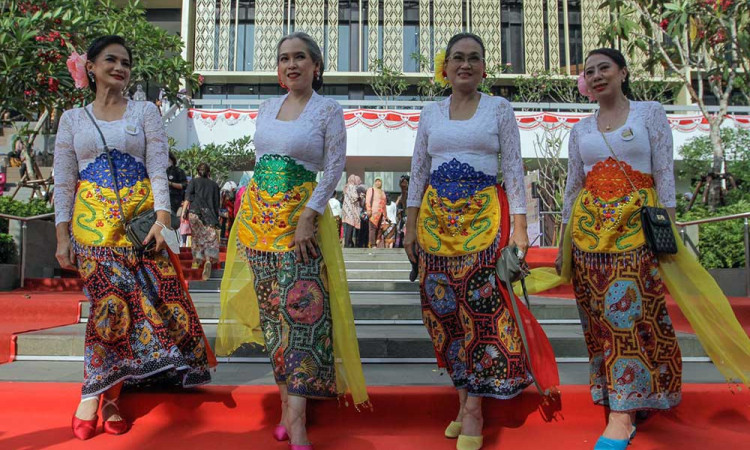 Berbagai Kalangan Meriahkan Parade Kebaya Nusantara di Jakarta