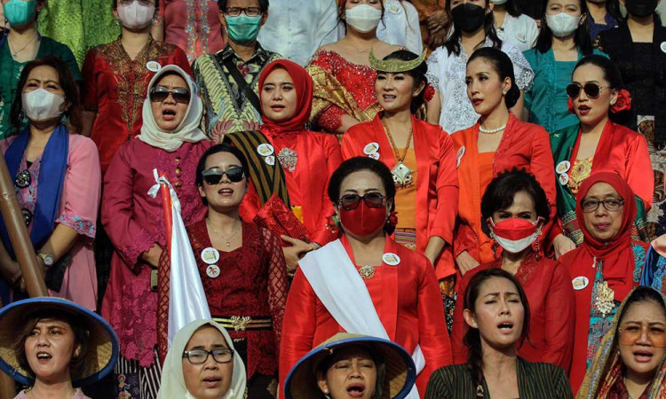Berbagai Kalangan Meriahkan Parade Kebaya Nusantara di Jakarta
