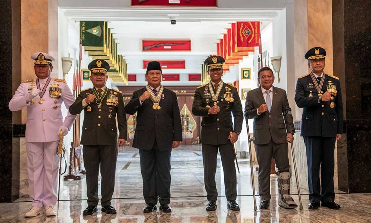 Prabowo Subianto Menerima Bintang Kehormatan Yudha Dharma Utama 