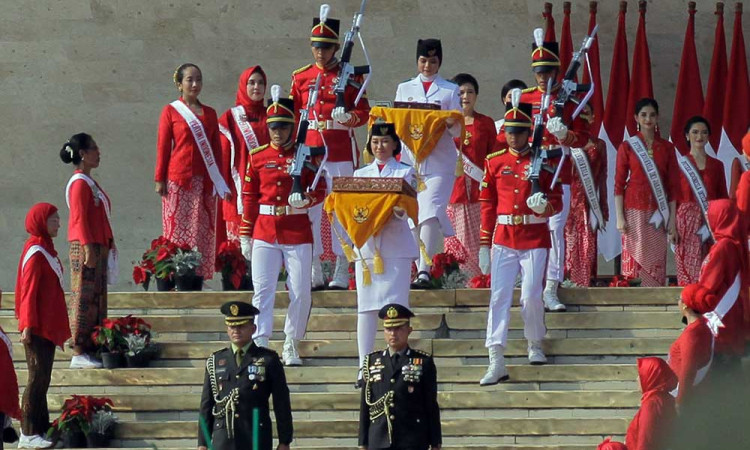 Kirab Bendara Pusaka Merah Putih di Kawasan Silang Monas