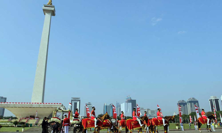 Kirab Bendara Pusaka Merah Putih di Kawasan Silang Monas