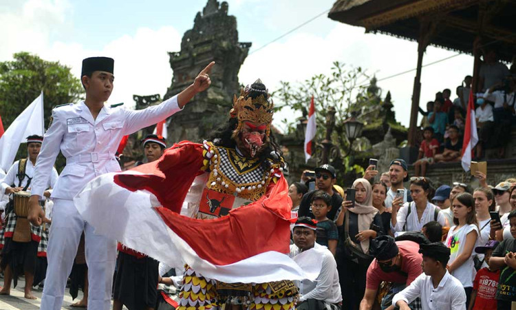Kemeriahan Parade Seni Kemerdekaan di Kawasan Ubud Bali
