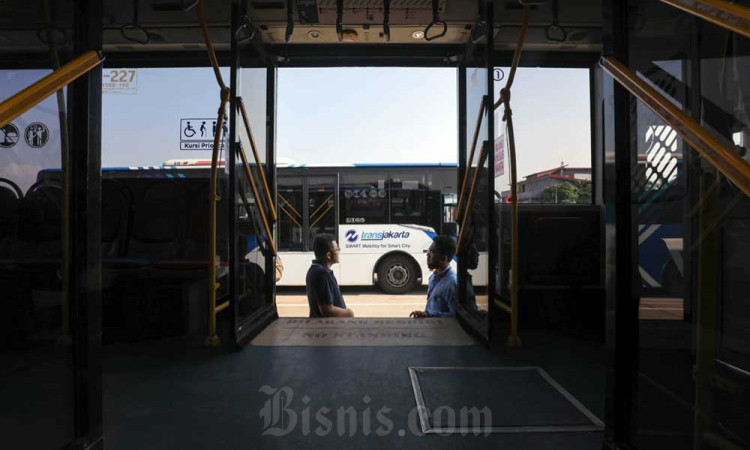 Transjakarta Akan Mengonversi Bus Konvensional Menjadi Bus Listrik 