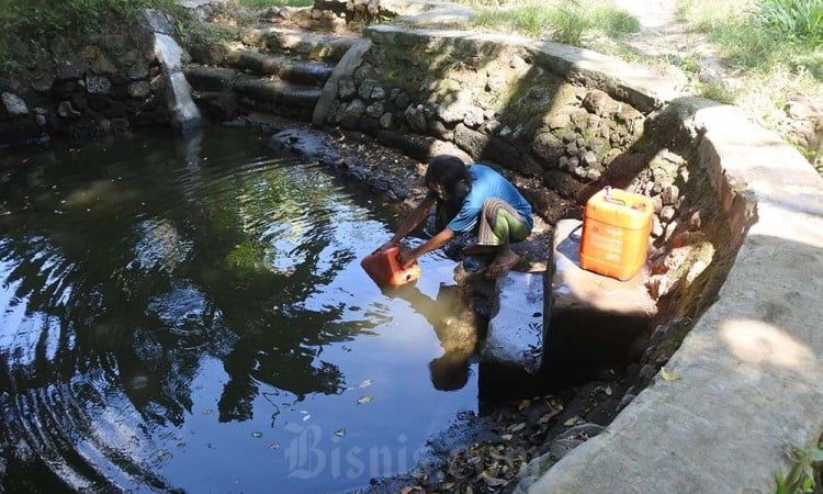 Warga Kesulitan Akses Air Bersih Untuk Kebutuhan Minum