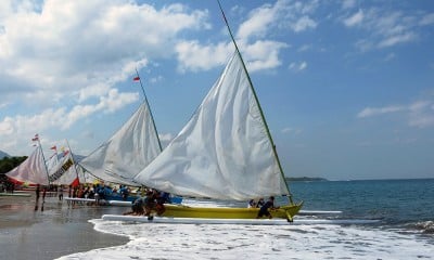 Lomba Perahu Layar Selat Bali