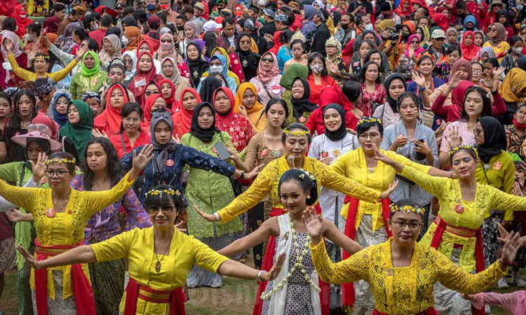 1.000 Kebaya Untukmu Indonesia