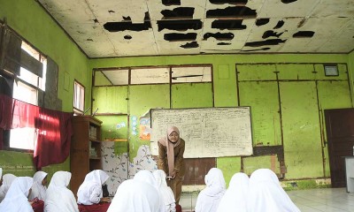 Sekolah SD Negeri di Bekasi Kekurangan Meja dan Kursi Untuk Siswa