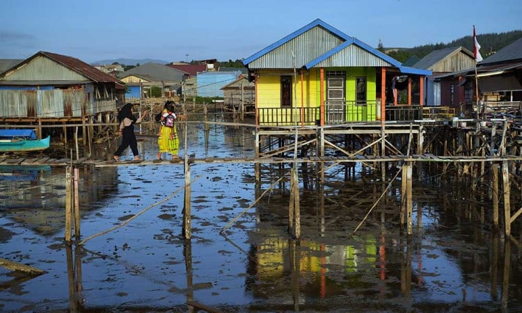 Suku Bajo Pomalaa Kolaka Mulai Migrasi Setelah Air Laut Tercemar Limbah Pabrik