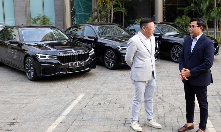 BMW Indonesia Serahkan Tujuh Mobil BMW 730Li M Sport Untuk VIPMobility Partner Art Jakarta