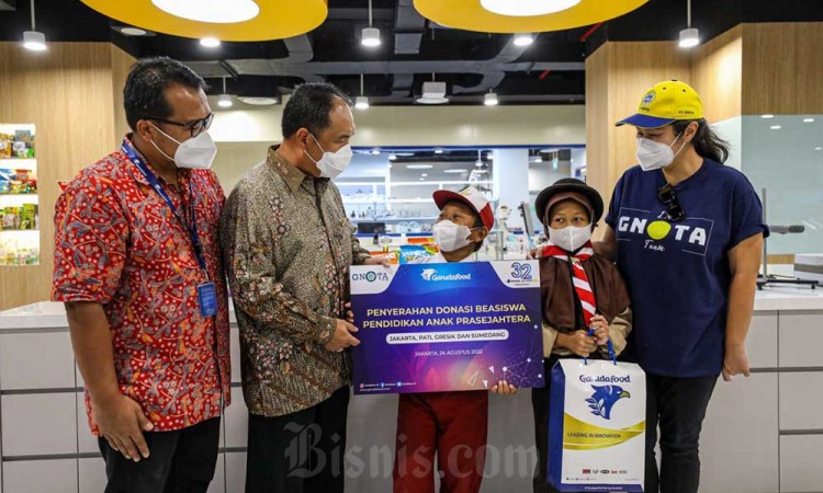 Garudafood Salurkan Beasiswa Pendidikan Anak Prasejahtera
