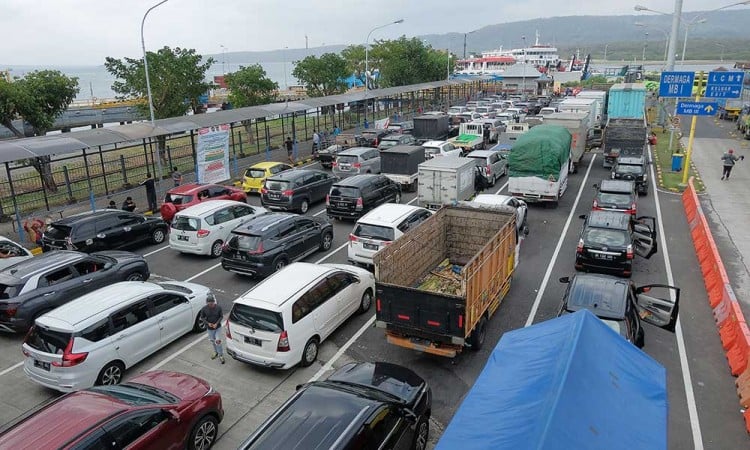 Pelabuhan Gilimanuk Ditutup Sementara Akibat Cuaca Buruk