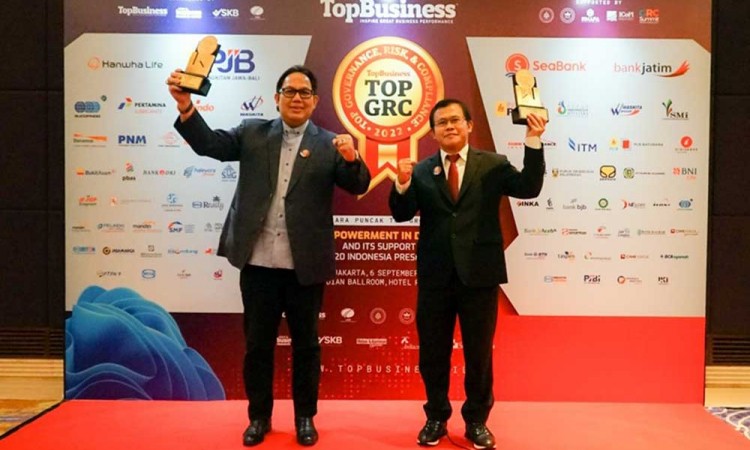 Bank DKI Terima Penghargaan  TOP GRC Awards 2022 kategori #4 Stars dan Kategori The Most Commited GRC Leader 2022