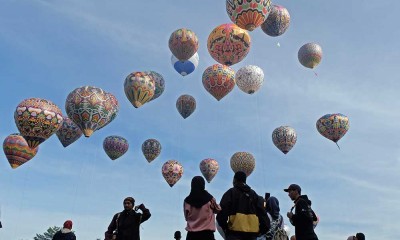 Atraksi Balon Udara Hiasi Langit Wonosobo Jawa Tengah