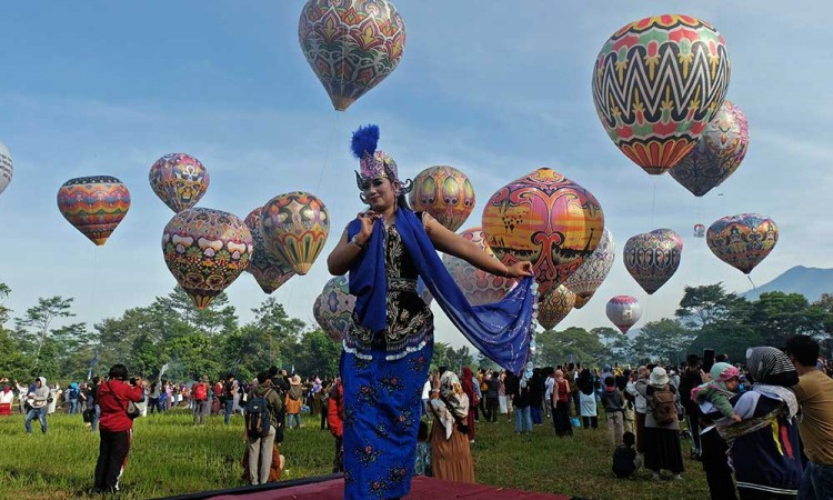 Atraksi Balon Udara Hiasi Langit Wonosobo Jawa Tengah