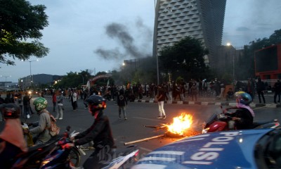 Unjuk Rasa Mahasiswa di Makassar Berakhir Ricuh