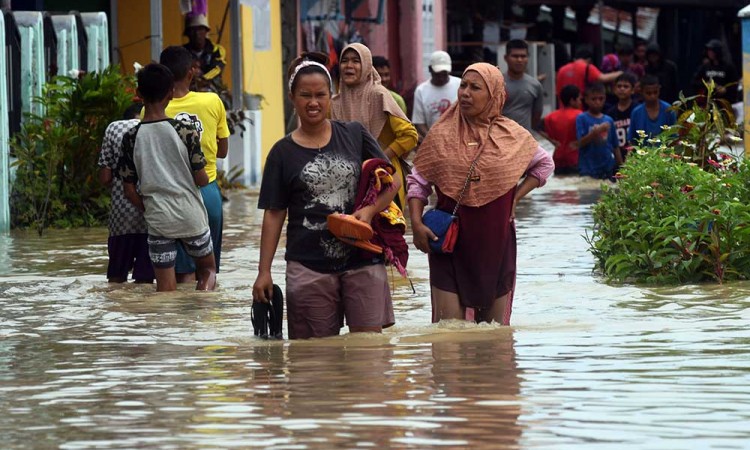 Permukiman Warga di Palu Terendam Banjir Akibat Tingginya Intensitas Hujan