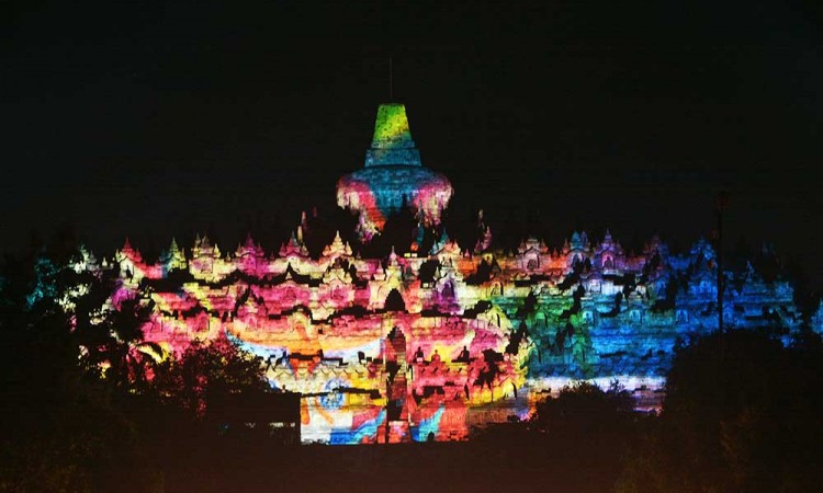 Permukaan Candi Borobudur Dihiasi Aneka Film Animasi 