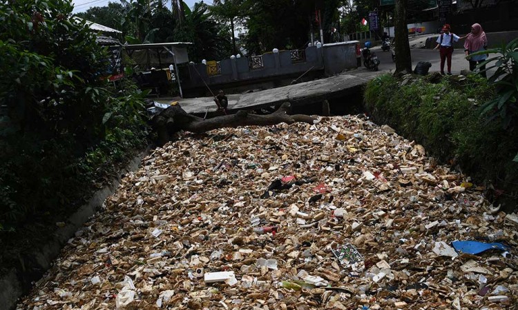 Kali di Depok Dipenuhi Sampah Styrofoam