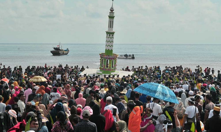 Tradisi Mandi Safar di Sejumlah Wilayah di Indonesia