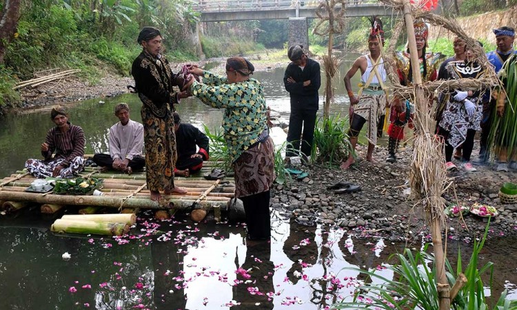 Tradisi Mandi Safar di Sejumlah Wilayah di Indonesia