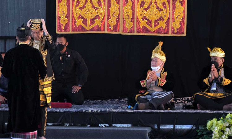 Presiden Jokowi Dianugrahi Gelar Adat dan Budaya Dari Sultan Buton ke-40