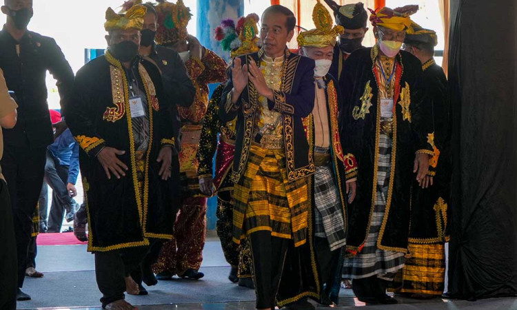 Presiden Jokowi Dianugrahi Gelar Adat dan Budaya Dari Sultan Buton ke-40