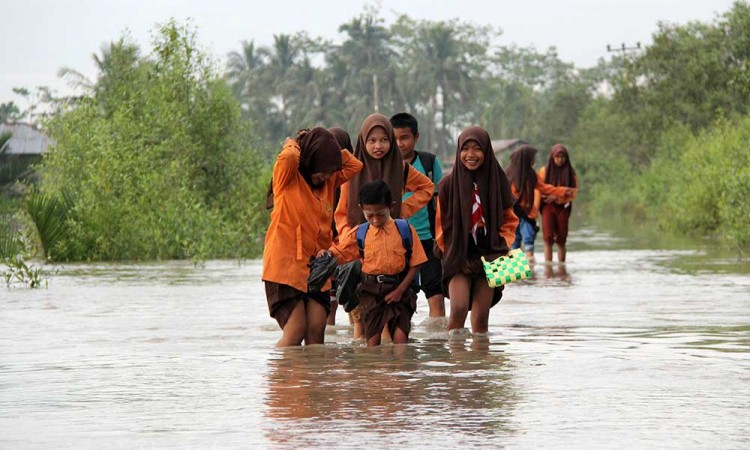 Banjir Rob Rendam Sejumlah Kecamatan di Riau
