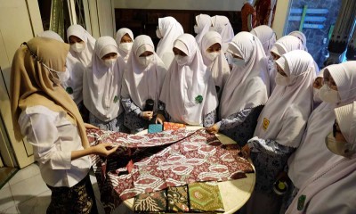 Siswa MTS Nahdatul Muslimat Belajar Membuat Batik