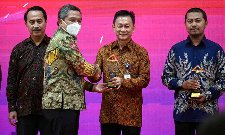 Wisma BCA Foresta Raih Penghargaan Subroto Bidang Efisiensi Energi (PSBE)