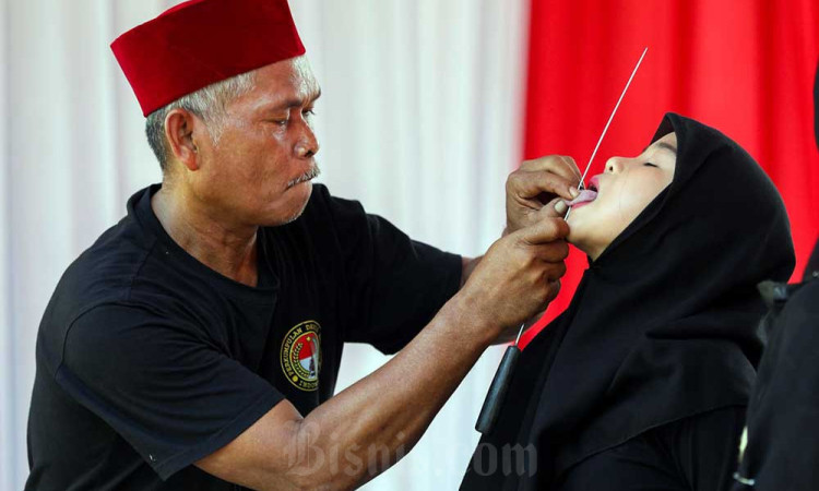 Atraksi Debus Meriahkan Acara Sambung Rasa Banten 2022