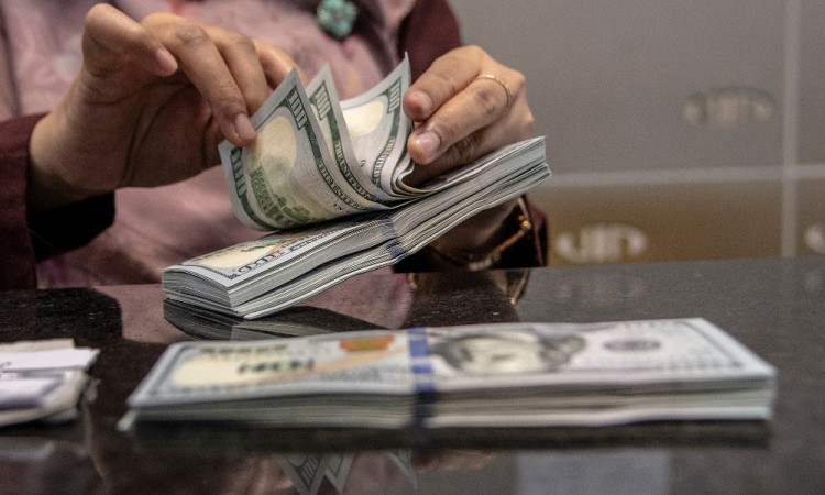 Nilai Tukar Rupiah Terhadap Dolar AS Kembali Menembus Level Rp15.300