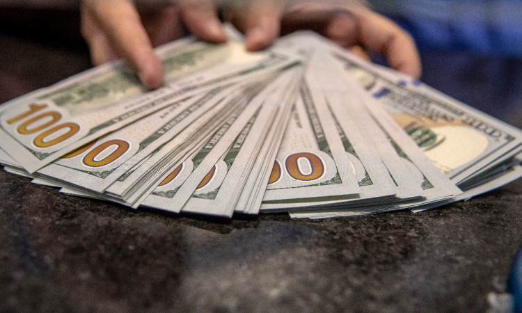 Nilai Tukar Rupiah Terhadap Dolar AS Kembali Menembus Level Rp15.300