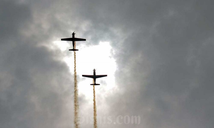 Meriahkan HUT ke-77 TNI, Atraksi Flypast Hiasi Langit Jakarta 