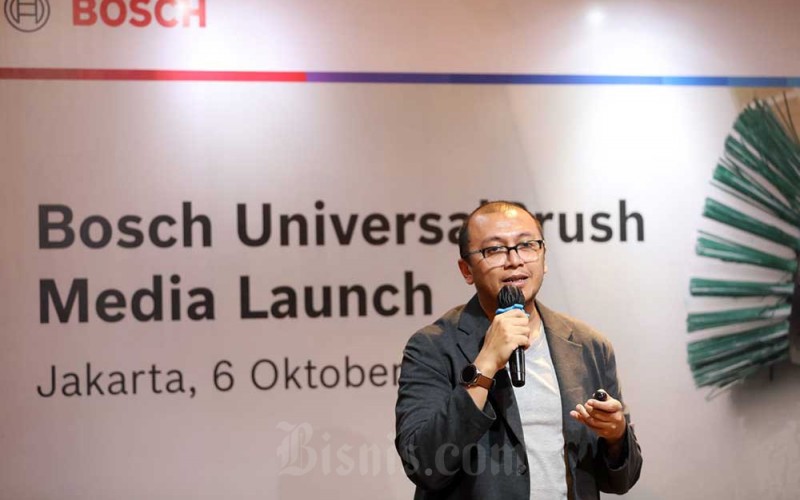 Country Business Director Power Tools Bosch Indonesia Riza Ferdiansyah memberikan pemaparan saat acara Bosch UniversalBrush Media Launch di Jakarta, Kamis (6/10/2022). Bisnis/Eusebio Chrysnamurti