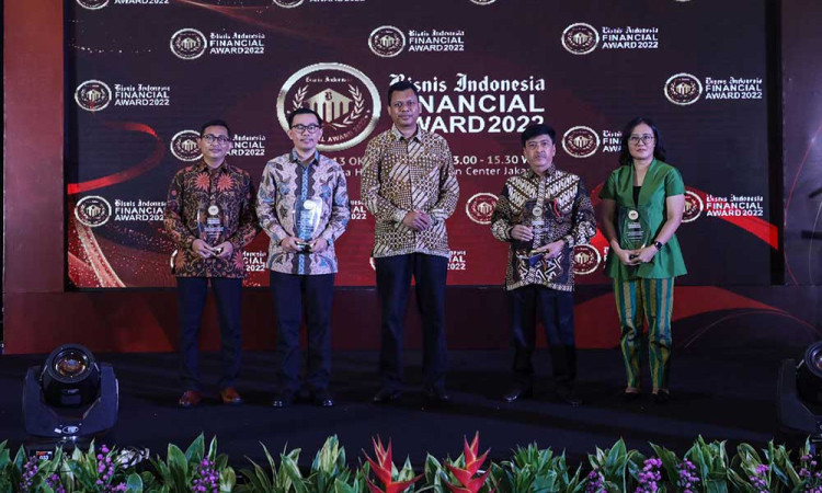 Bisnis Indonesia Berikan 34 Penghargaan Kepada Perusahaan di Sektor Kuangan Dalam Ajang BIFA 2022