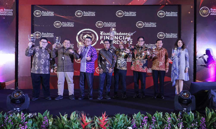 Bisnis Indonesia Berikan 34 Penghargaan Kepada Perusahaan di Sektor Kuangan Dalam Ajang BIFA 2022