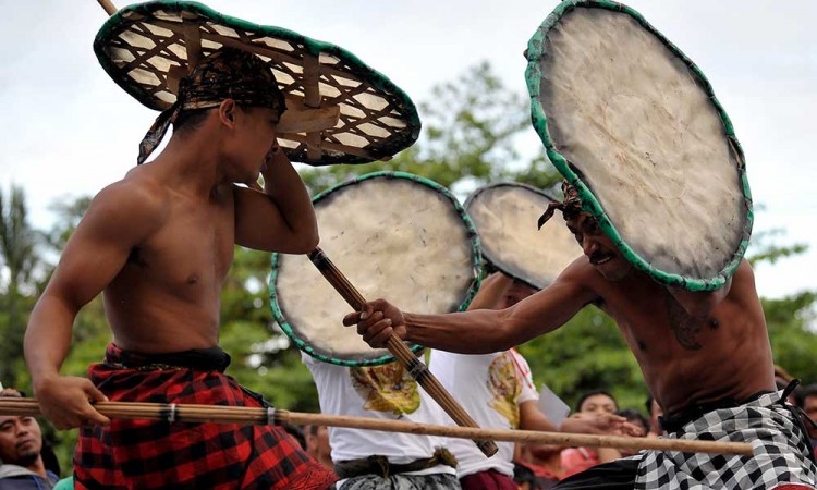 Tradisi Gebug Ende Seraya Ditetapkan Sebagai Warisan Budaya Tak Benda