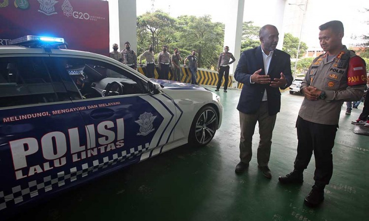 BMW Indonesia Serahkan 1 Unit BMW 330e M Sport Kepada Korlantas Polri Untuk Pengawalan Presidensi G20
