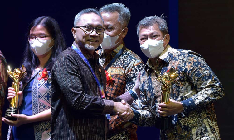Asia Pacific Yarn Terima Penghargaan Primaniyarta Award 2022 Kategori Eksportir Produk Berkelanjutan