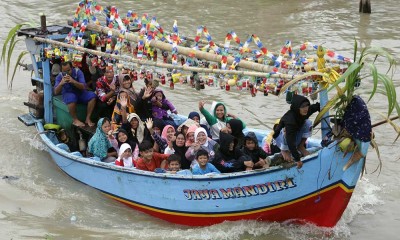 Kemeriahan Tradisi Nadran (Pesta Laut) di Sungai Cimanuk Indramayu