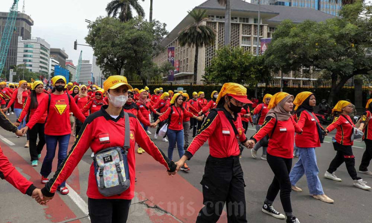 Buruh Gelar Aksi Unjuk Rasa Menuntut Harga BBM Diturunkan