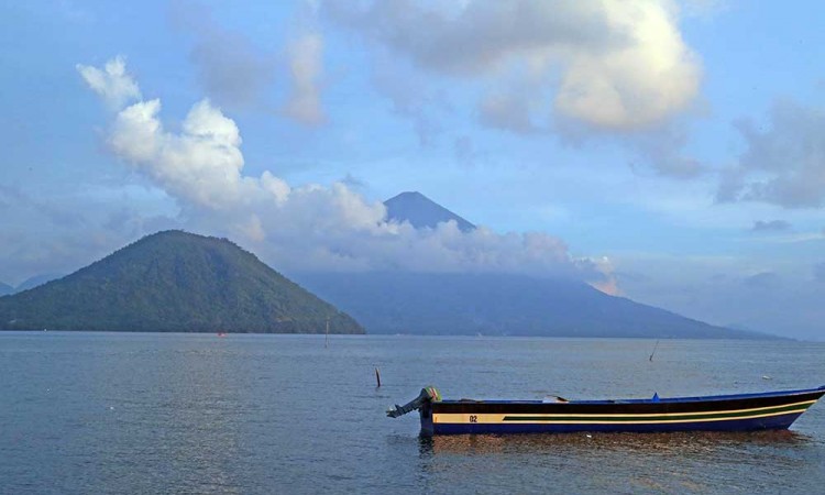 Keindahan Pulau Maitara Yang Menjadi Gambar Pada Uang Kertas Pecahan Seribu