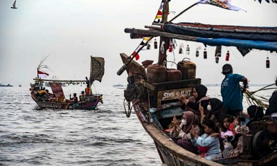 Nelayan Cilincing Gelar Tradisi Nadran Pesta Laut