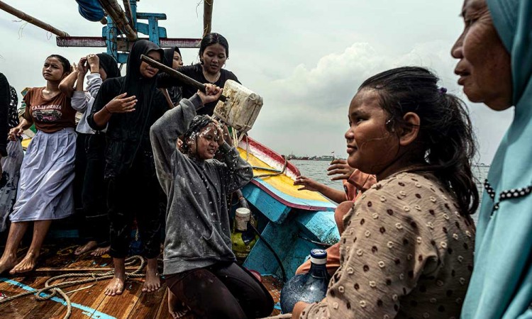 Nelayan Cilincing Gelar Tradisi Nadran Pesta Laut