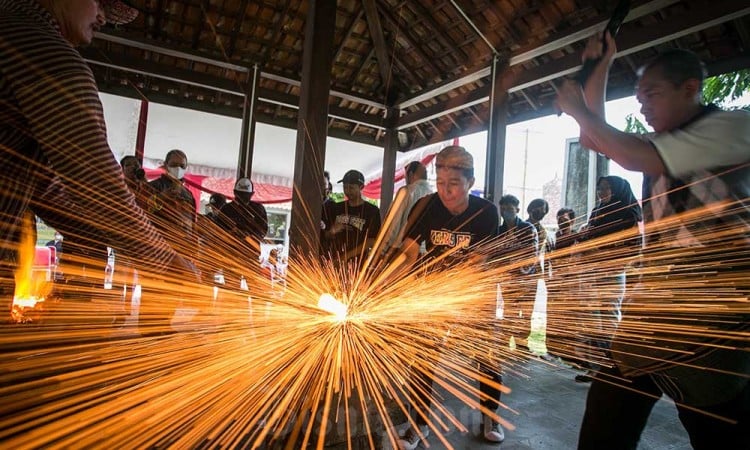 Belajar Membuat Keris  Pada Peringatan Hari Museum Indonesia 2022