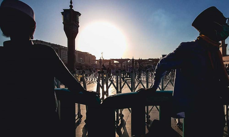 Suasana Ziarah Makam Nabi Muhammad SAW di Masjid Nabawi