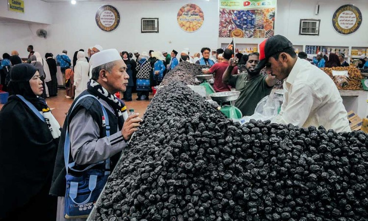 Wisata Kebun Kurma di Madinah Ramai Dikunjungi Para Jamaah Haji dan Umrah Asal Indonesia