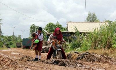 Akses jalan poros Dumai Rokan Hilir Rusak Parah, Warga Kesulitan Mendapatkan BBM dan Elpiji