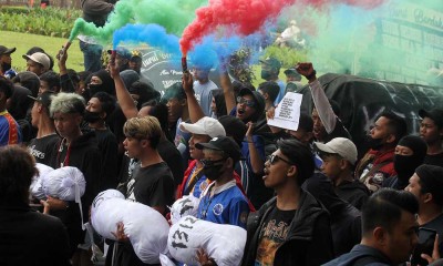 Aremania Gelar Unjuk Rasa di Balai Kota Malang Menuntut Trasnparansi Tragedi Kanjuruhan